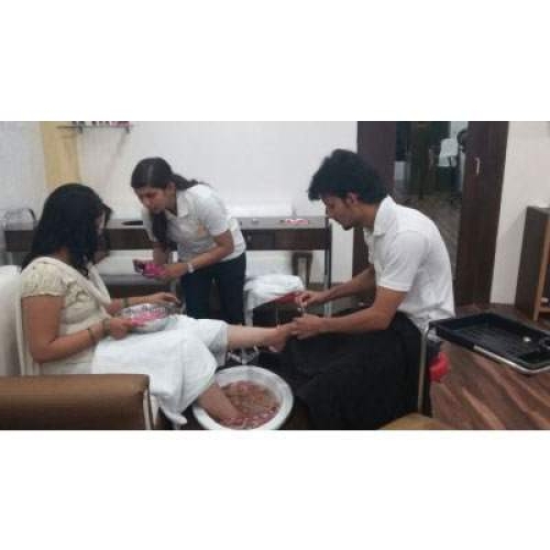 Ladies salon in Dehradun